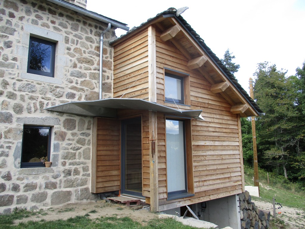 Maison ossature bois à Yssingeaux — extension bois sur maison ancienne en pierre