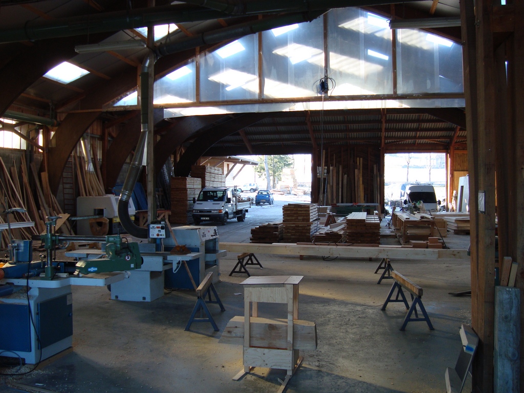 Scierie Yssingeaux (43) — atelier de débit sous charpente lamellé-collé