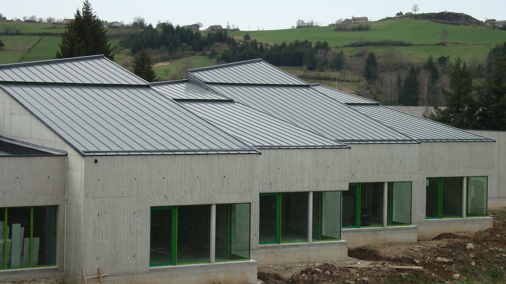 Couverture en Haute-Loire (43) — zinguerie joints debout sur bâtiment