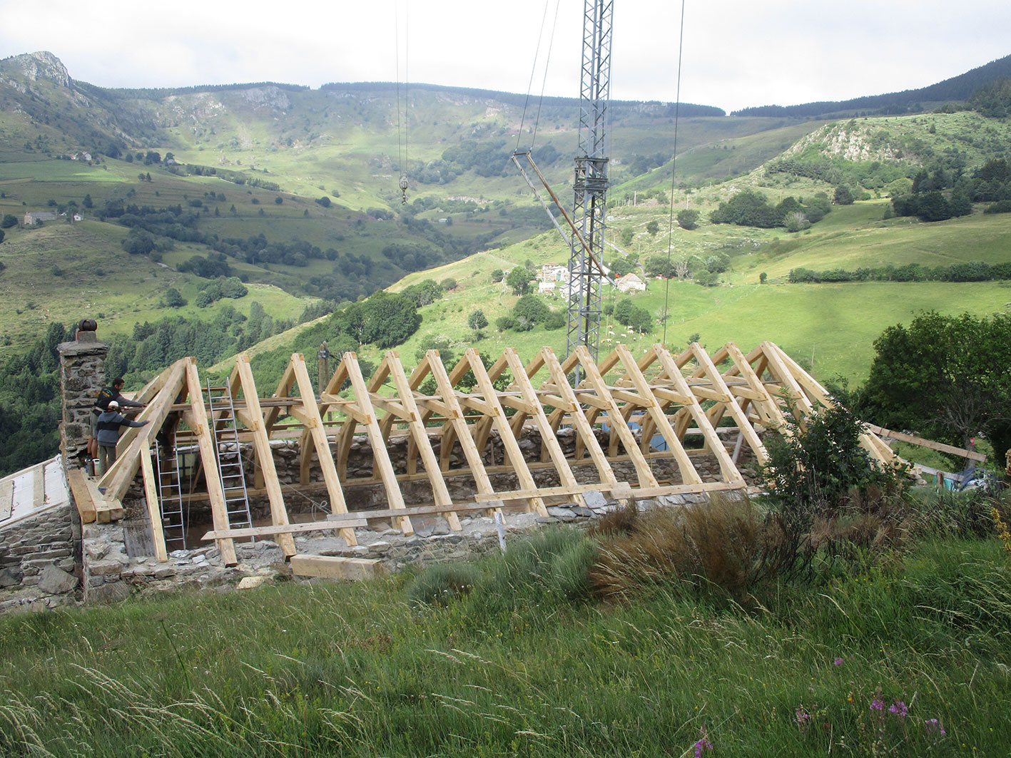 Charpente en bois à Yssingeaux (Haute-Loire) sur bâtiment en pierre