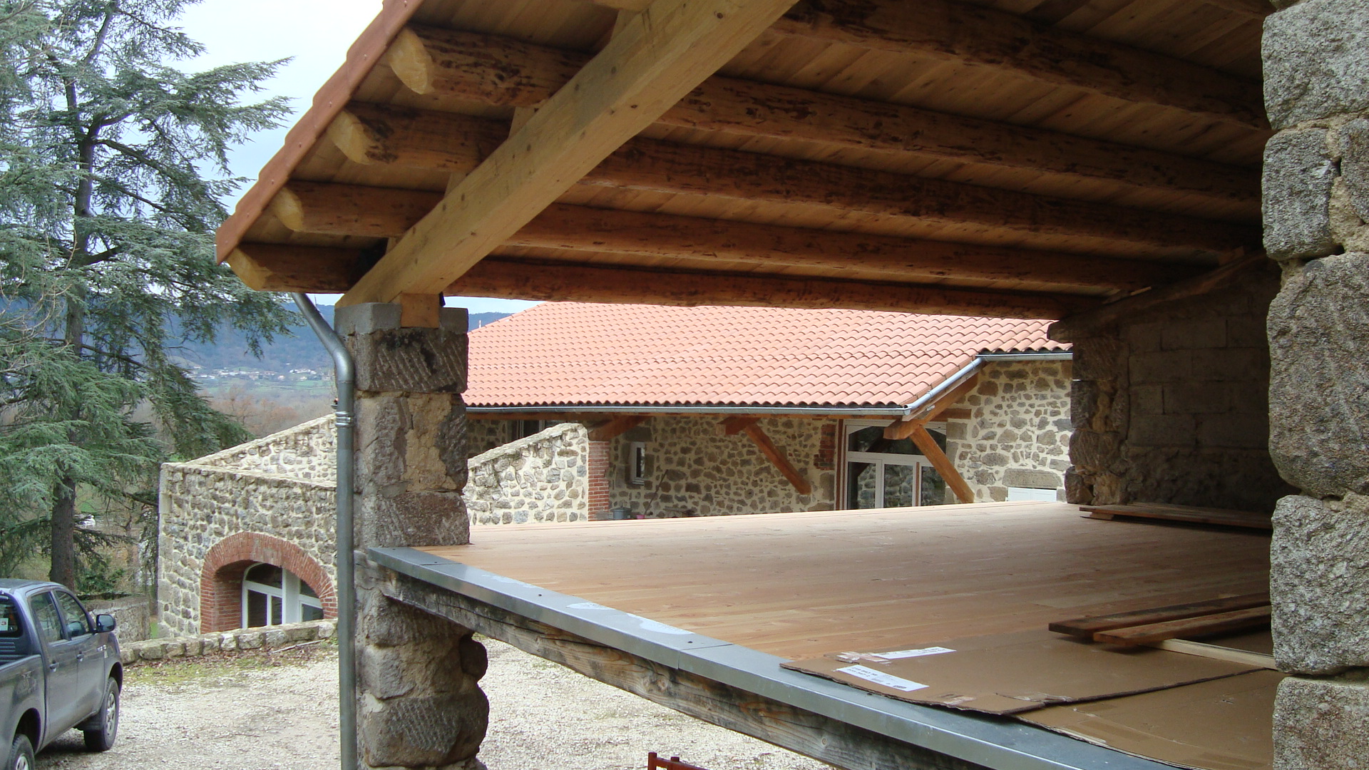 Rénovation de charpente à Yssingeaux — remise en état d'une bâtisse en pierre