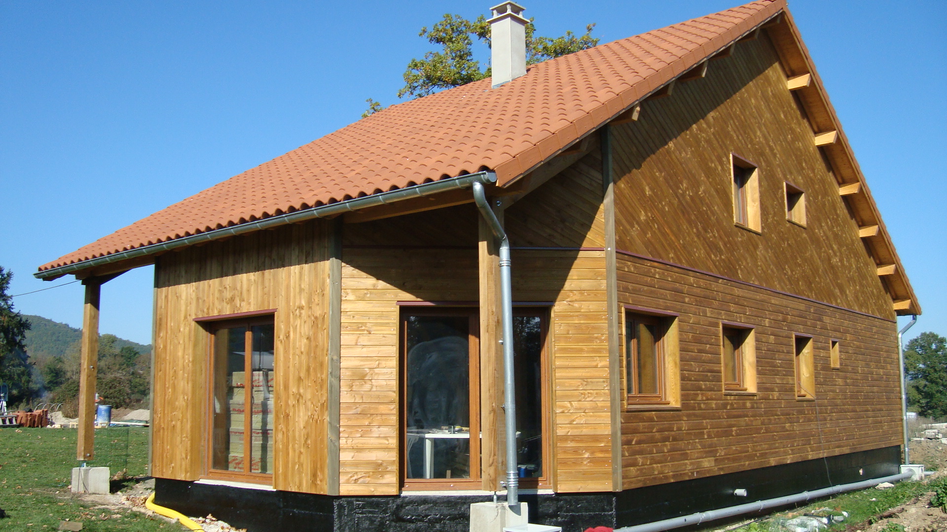 Maison en bois Yssingeaux (43) — maison ossature bois avec toiture tuiles rouges